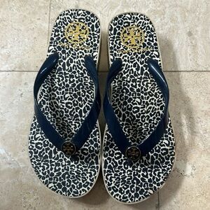 Tory Burch flip flops sz 7